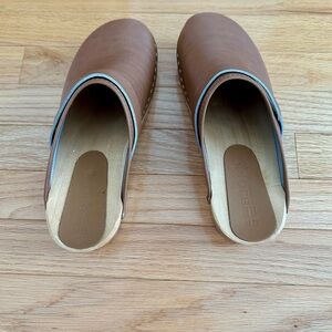Björk Maja Wood Open Back Brown Leather Clogs